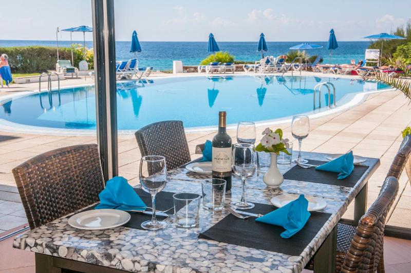 Studio with Sea View (2 Adults + 1 Child) image 3