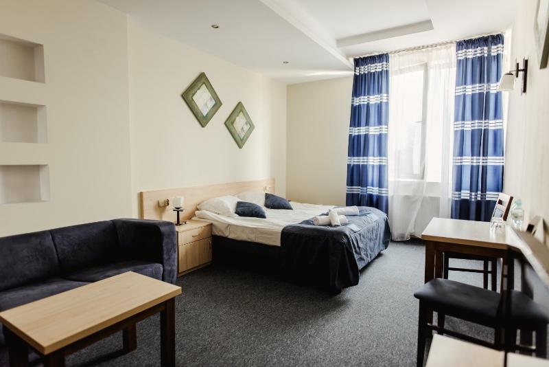 Large Double Room image 3