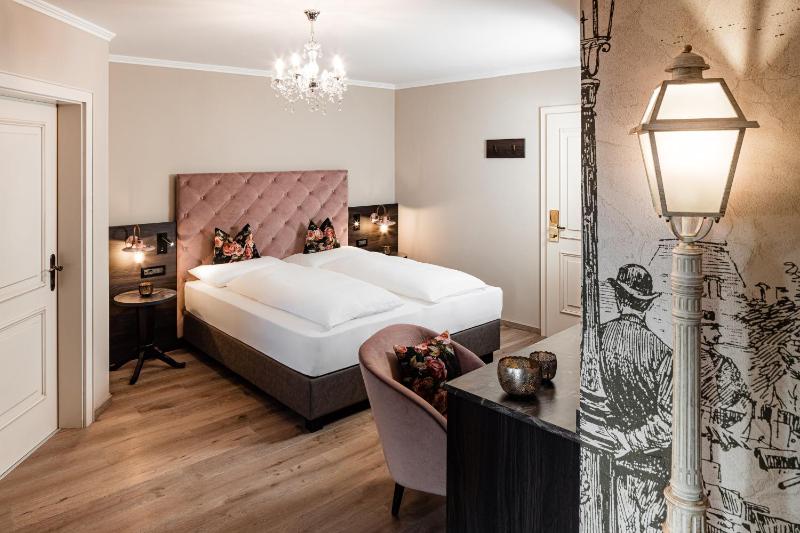 Superior Double Room image 3