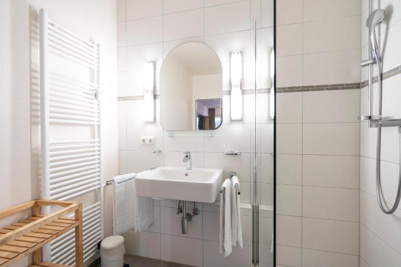 One-Bedroom Apartment image 2