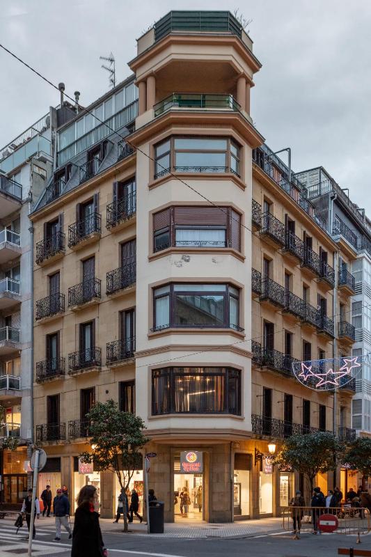Luxurious by Sebastiana Group - image 26