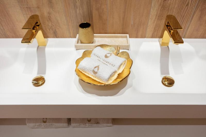 Luxurious by Sebastiana Group - image 10