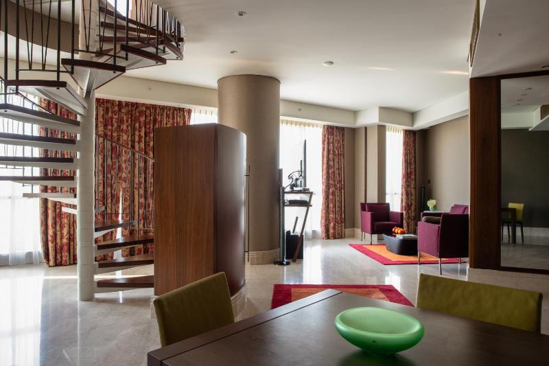 Duplex Suite - Complimentary Executive Lounge Access with Happy Hour, Free Breakfast & 24-hours Check-In and Check-Out image 1