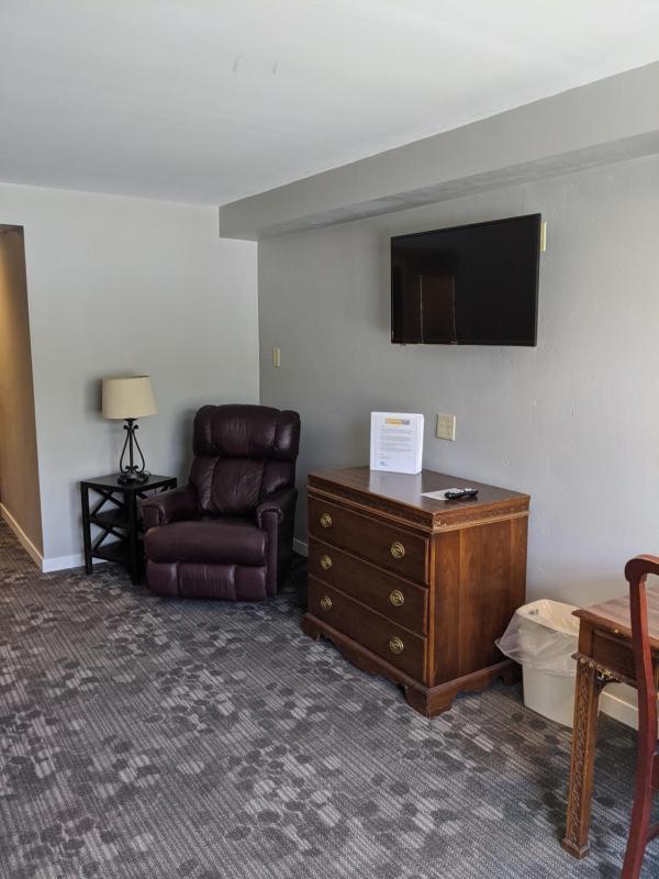 Deluxe King Room image 3