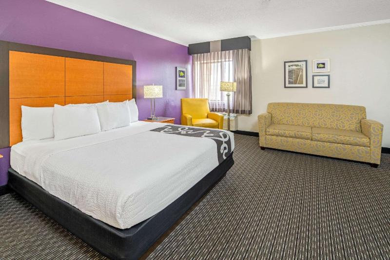 Executive King Room image 2