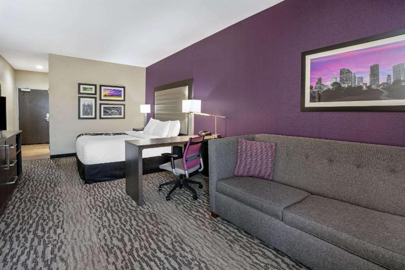King Room with One King Bed and Bath Tub with Grab Bars - Mobility/Hearing Accessible - Non-Smoking image 2