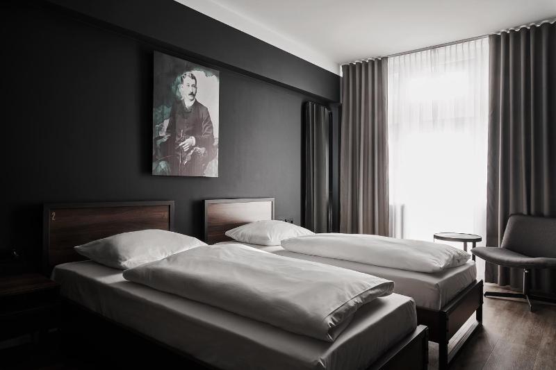 Bed in Mixed Twin Room with Shared Bathroom image 1