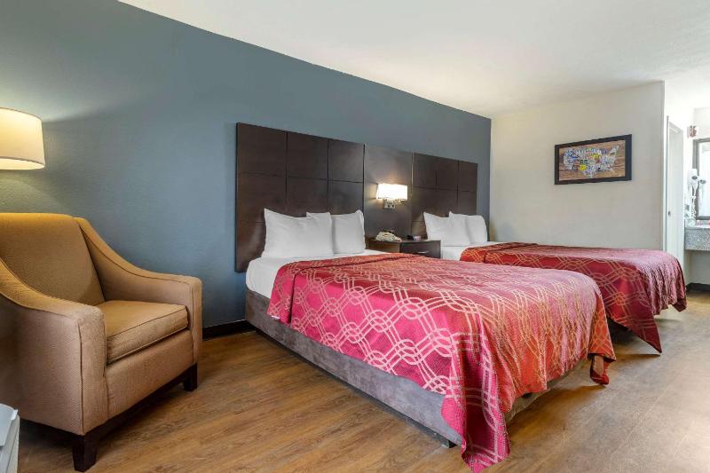 Double Room with Two Double Beds - Smoking image 1