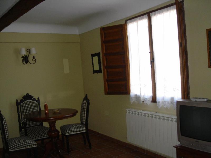 One-Bedroom Apartment image 3