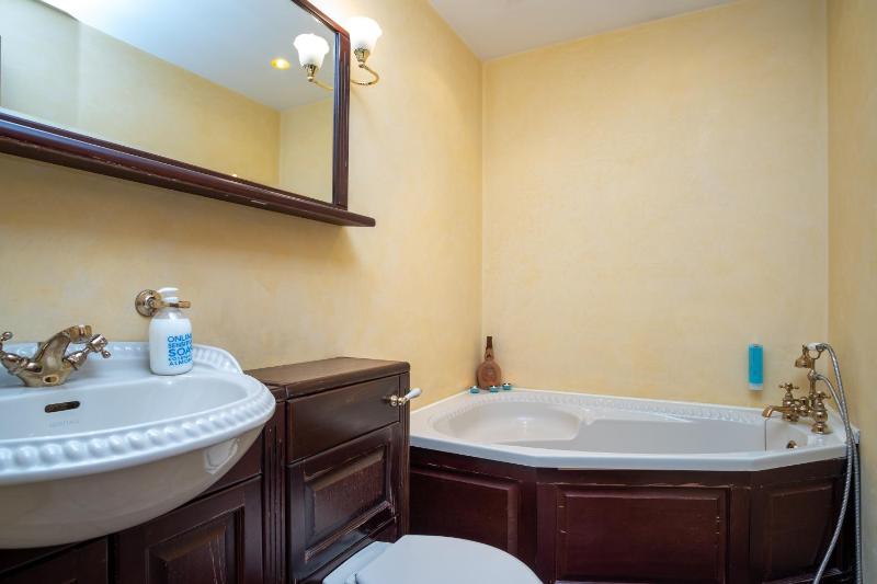 Dream Stay - Main Square Apartment with Picturesque View - image 3