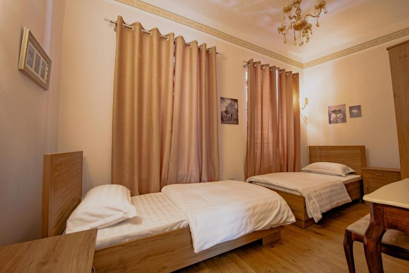 Budget Twin Room image 2