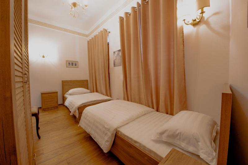 Budget Twin Room image 3