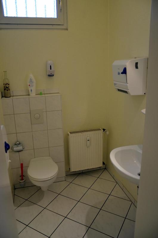 Backpackers Düsseldorf - SELF CHECK-IN - image 6