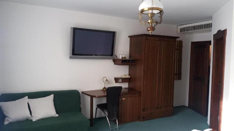 Standard Triple Room image 3