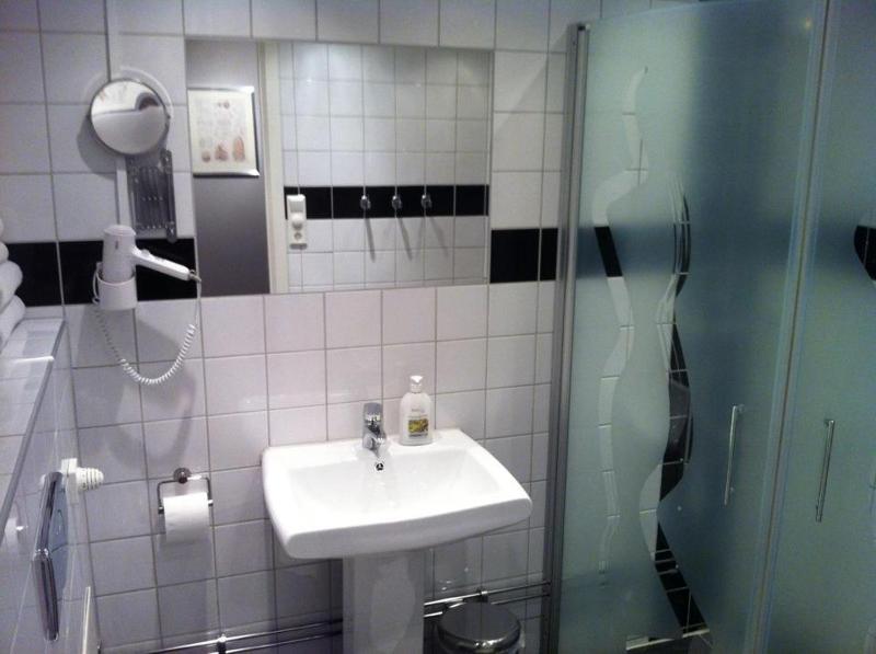 Deluxe Double Room image 3
