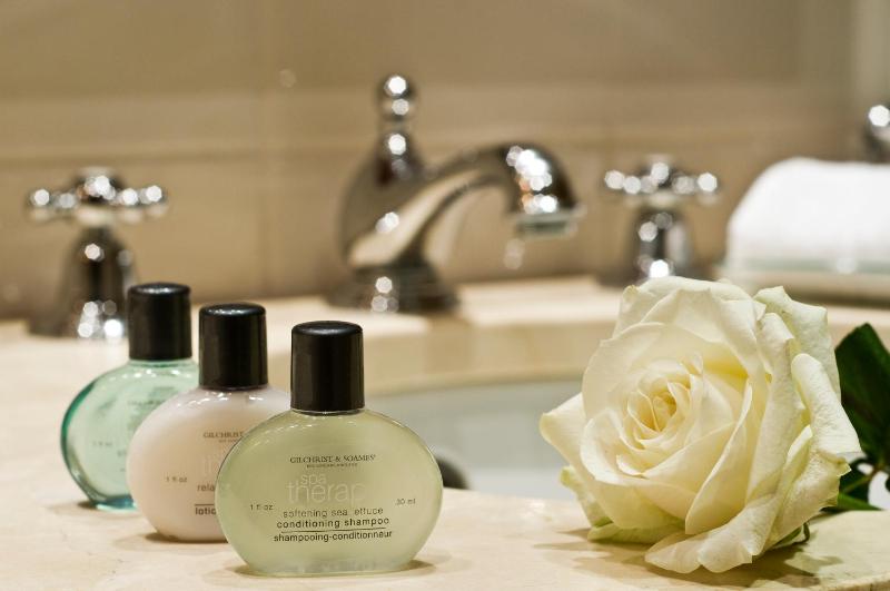 Premium Twin Room image 2