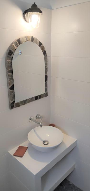 Studio with Sea View (2 Adults) image 3