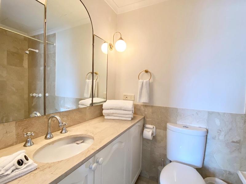 2 Bedroom Spacious Apartment image 4