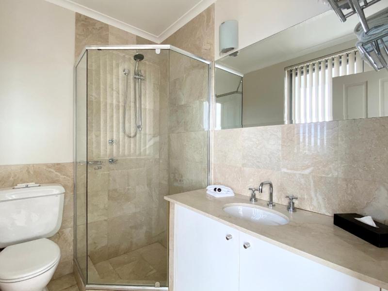 3 Bedroom Spacious Apartment image 2