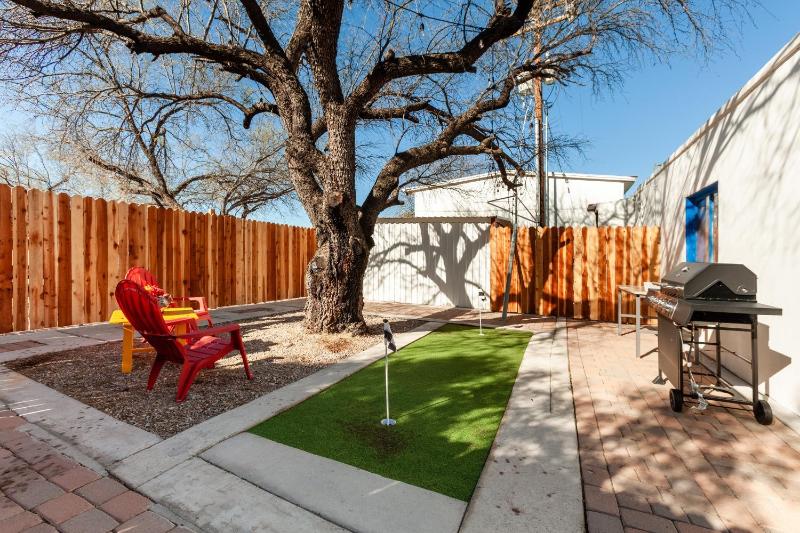 Casita del Sol Charming Private Studio cabin - image 12