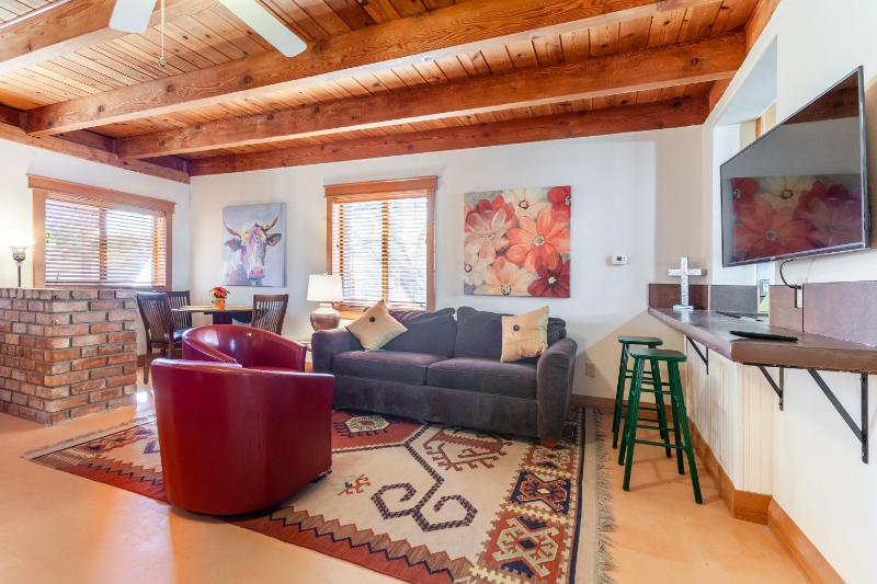 Casita del Sol Charming Private Studio cabin - image 8