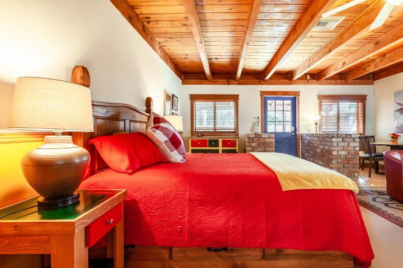 Casita del Sol Charming Private Studio cabin - image 15