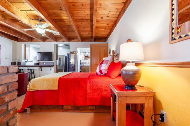 Casita del Sol Charming Private Studio cabin - image 4