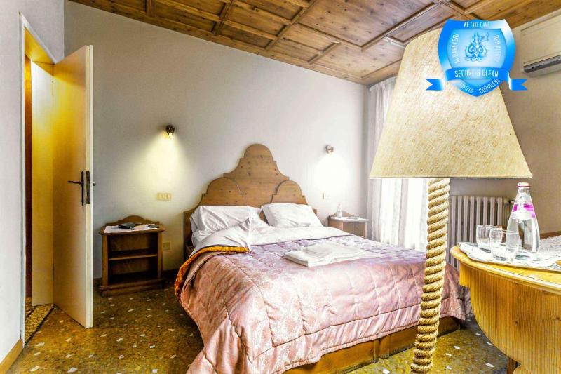 Double Room image 4