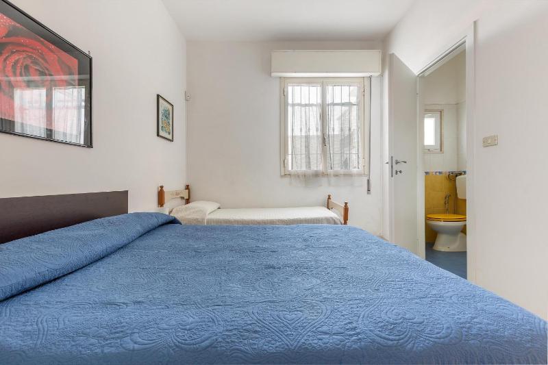 Two-Bedroom House image 4