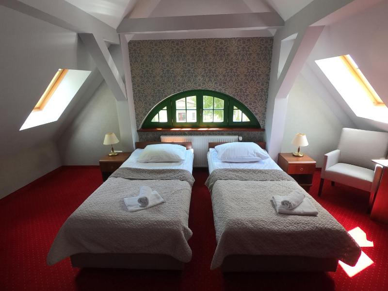 Twin Room image 3