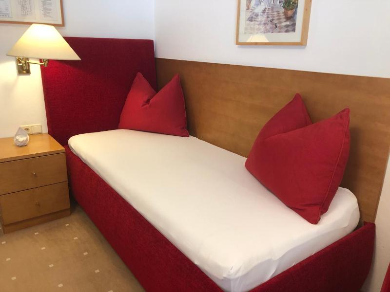 Triple Room with Balcony image 2