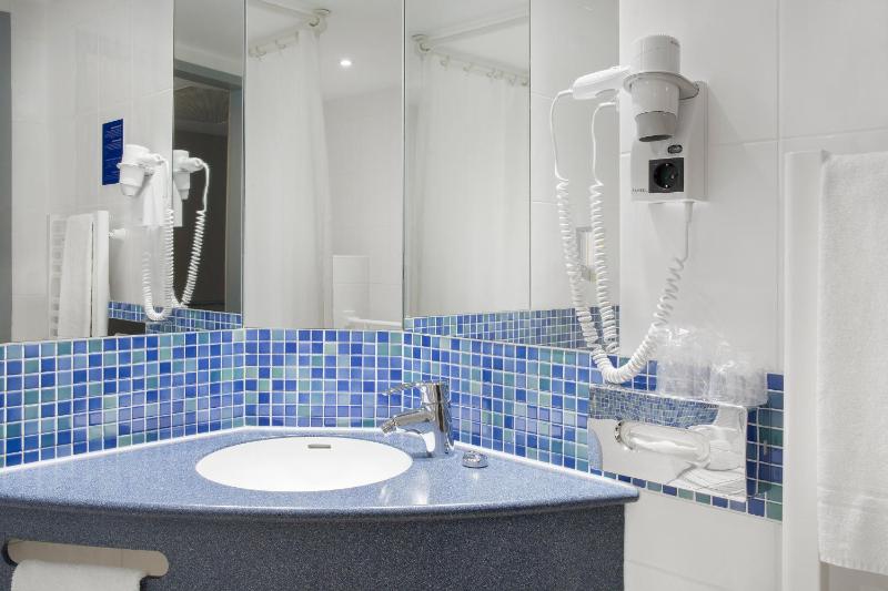 Standard Room image 4