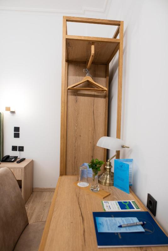 Superior Twin Room with Garden View image 3