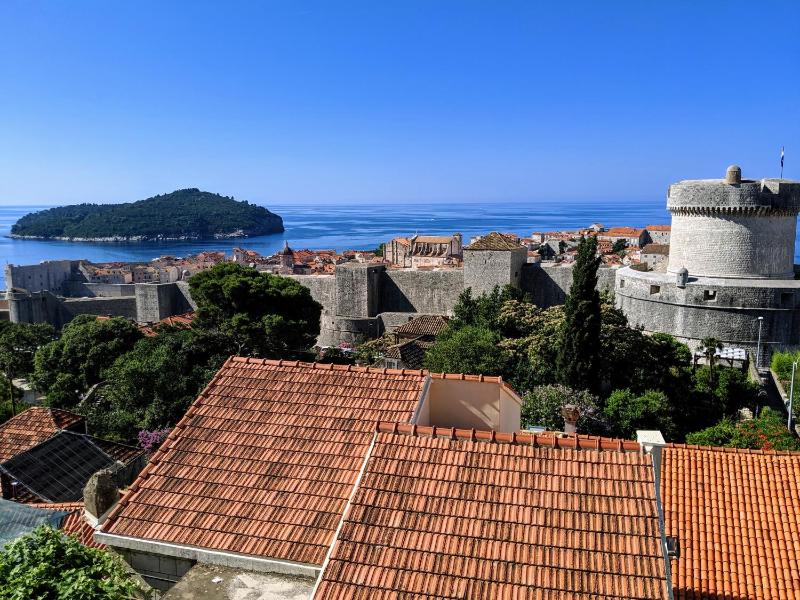 One-Bedroom Apartment with Sea View image 3