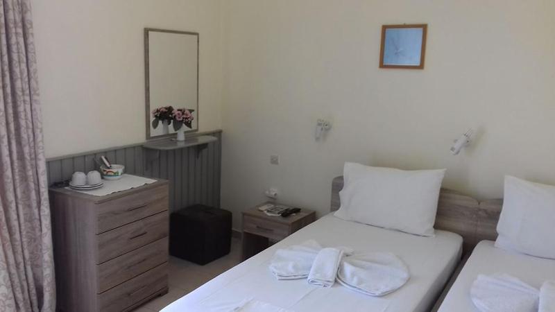 Standard Twin Room with Garden View image 1