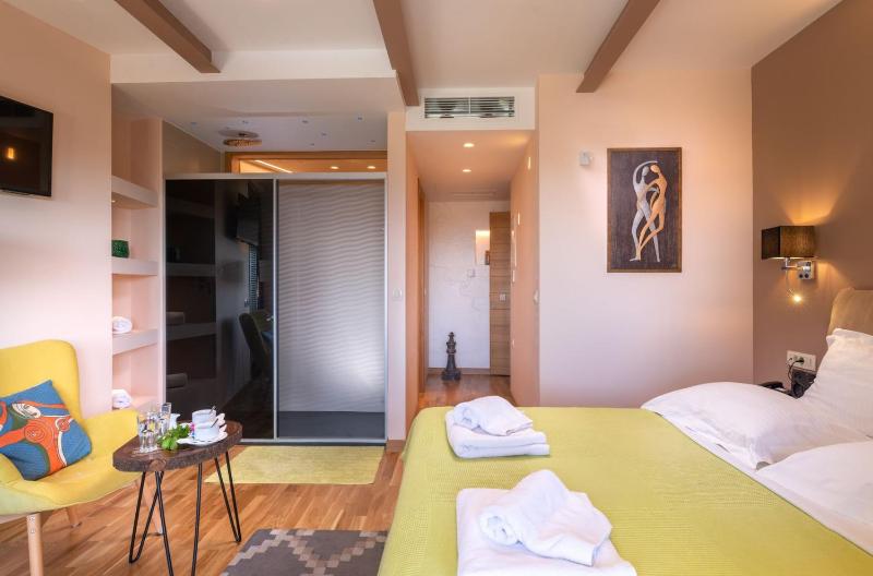 Panorama Exclusive Suites - image 20