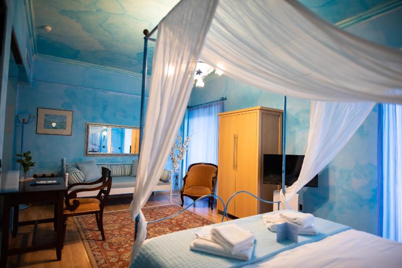 Suite with Garden View image 2