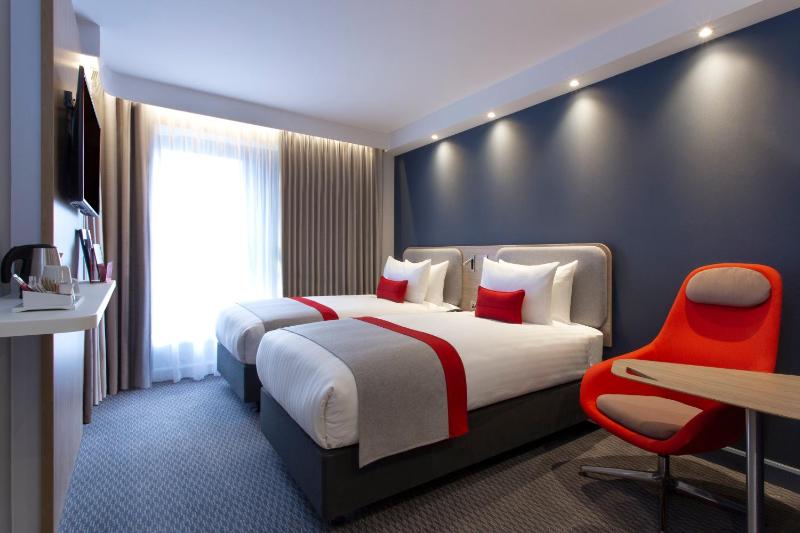 Twin Room image 4