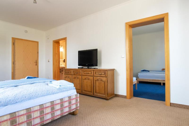 Quadruple Room with Private Bathroom image 3
