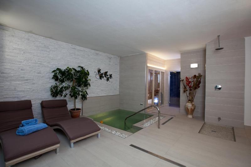 Triple Room with Spa Access image 2