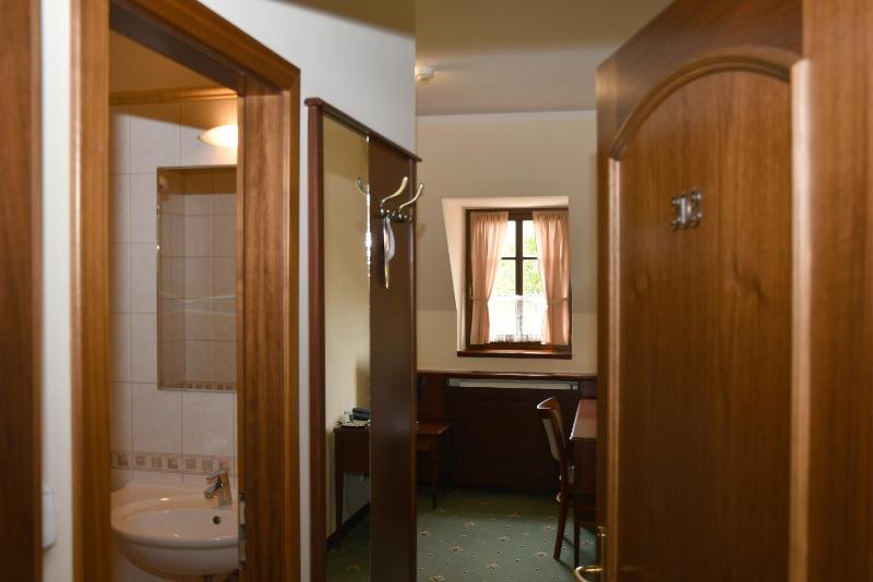 Single Room image 4
