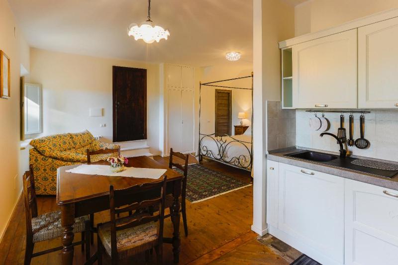 Queen Room - Disability Access image 3