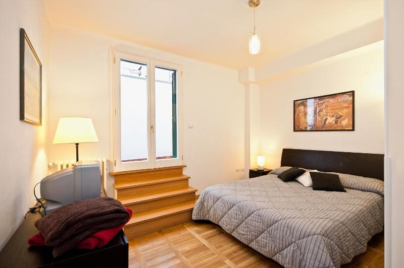 Two-Bedroom Apartment (6 Adults) - Separate Building image 4