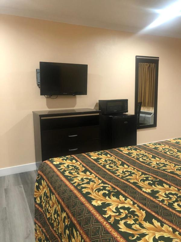 King Room image 4
