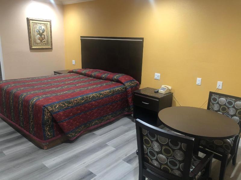 King Room image 3
