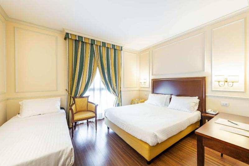 Double Room with Extra Bed image 1