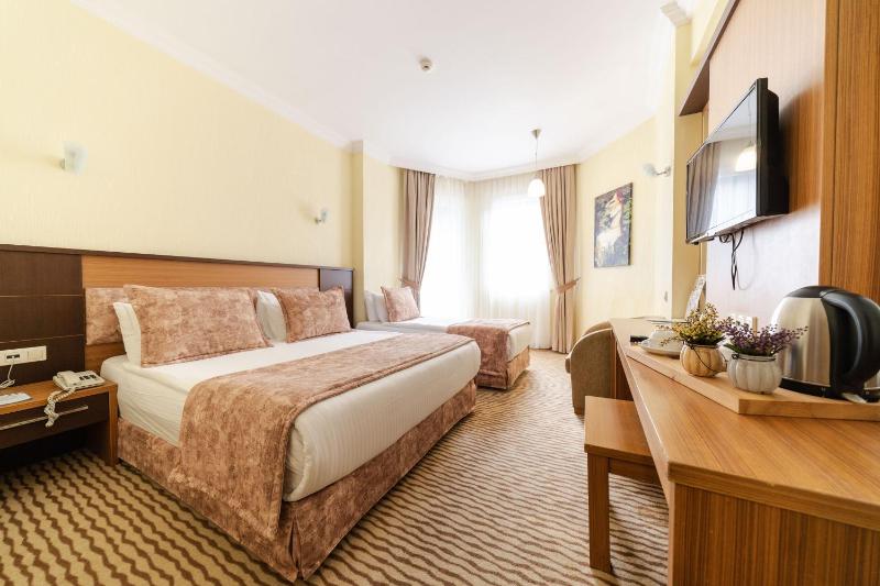 Standard Double Room image 2