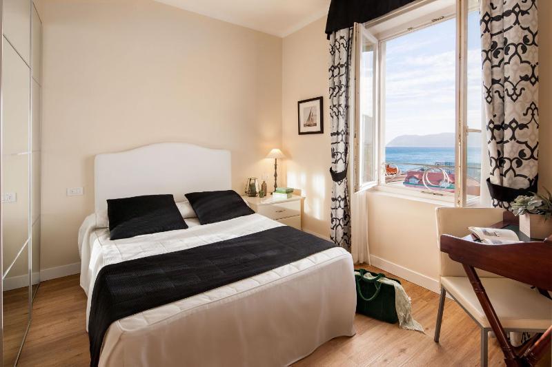 Single Room with Partial Sea View image 2