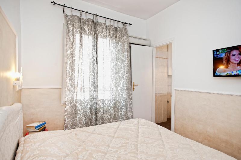 Double or Twin Room image 3