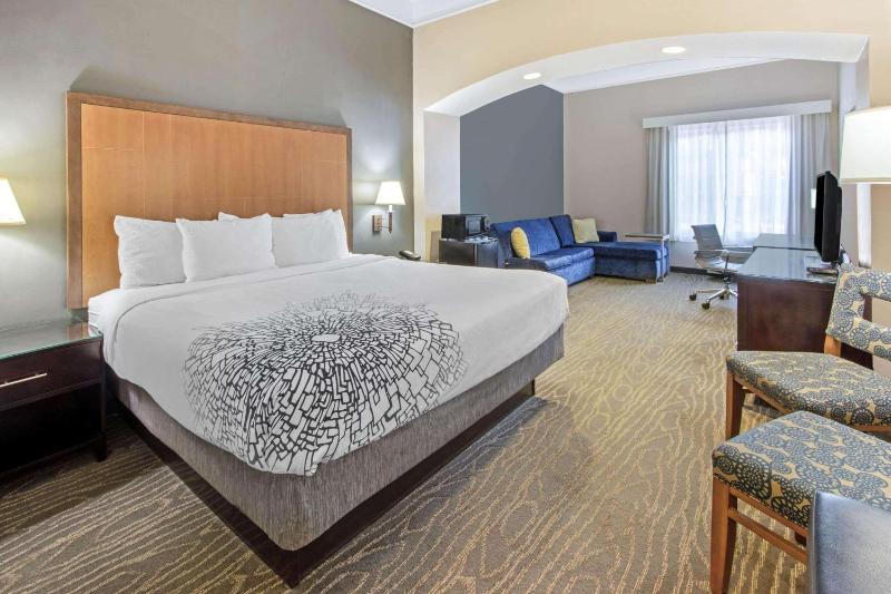 Executive King Room image 2